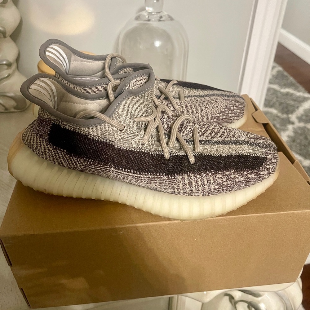 Yeezy Sneakers - Zyon (Size 5.5 Mens)
